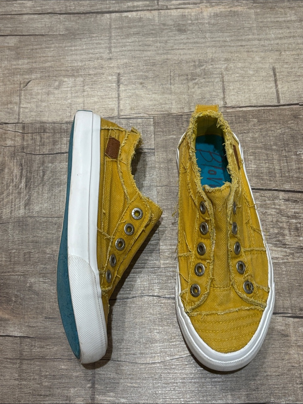 Blowfish Malibu Sneakers Slip-On Canvas in Mustard Yellow Size 7 - Picture 3 of 10